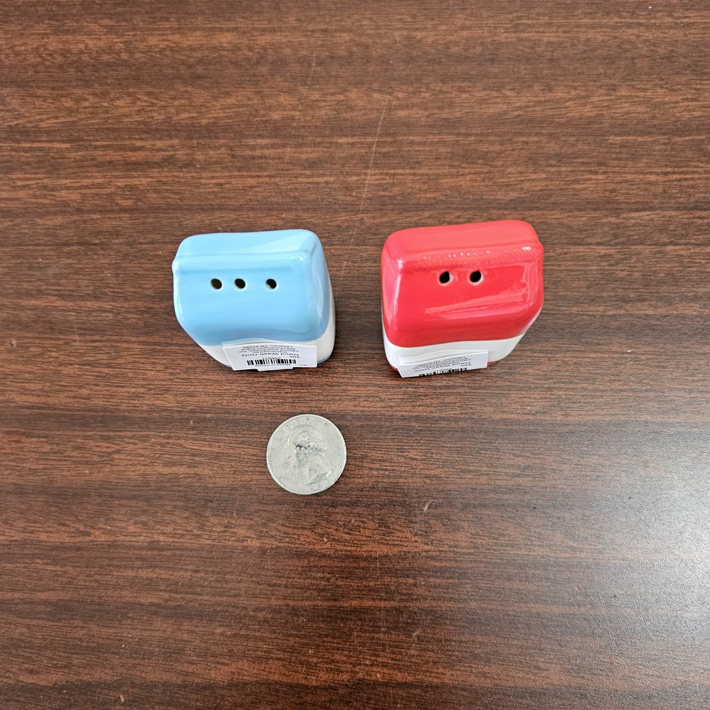 Miniature Salt And Pepper Shakers Shaped As A Sack Of Sugar Flour. - Picture 4 of 4